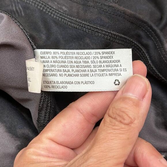 All in Motion High Rise Pocket Leggings Black Gray Camo Print, Size XL - Picture 7 of 8